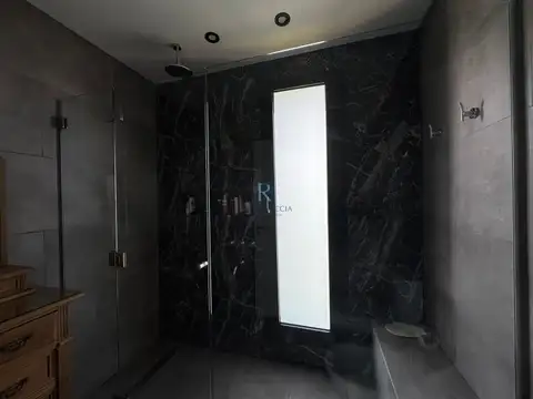 Casa 7 ambientes con 6 baños