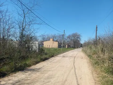 Dos lotes linderos en venta en Marcos Paz