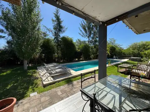 Casa 5 ambientes con 3 baños