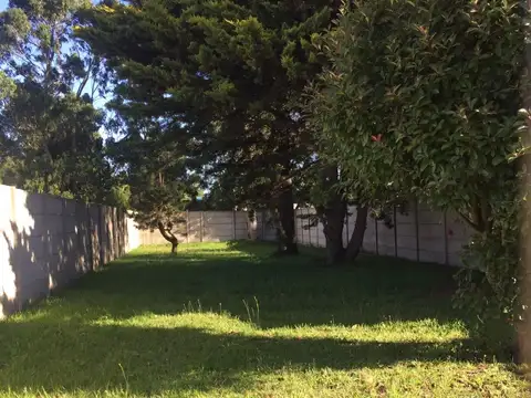 Excelente lote sobre calle Antibes