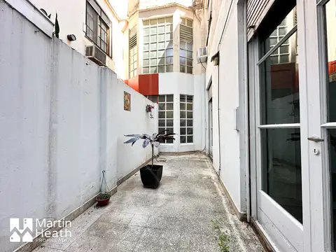 -VENTA- APTO CRÉDITO-  2 amb. Con Patio. Doble Circulación. Bajas expensas.