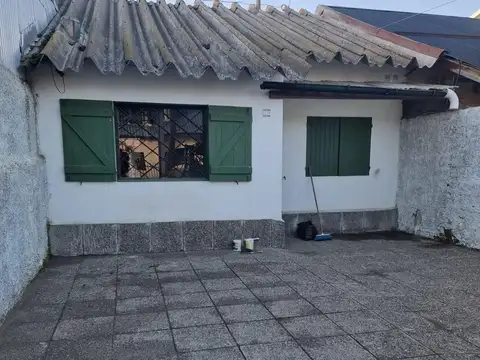 Venta casa 3 ambientes patio delantero y trasero con amplio galpón. Bariloche
