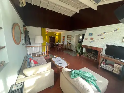 Casa 5 ambientes con 2 baños