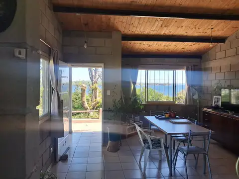 Casa de dos dormitorios + Monoambiente frente al lago. Embalse.