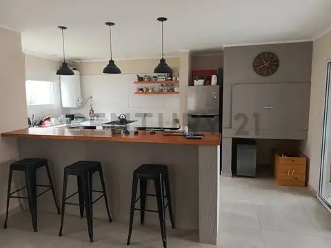 Casa en Venta con 1 cochera