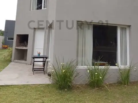 OPORTUNIDAD!!! VENDEMOS COMPLEJO DE DOS DUPLEX + CASA EN EXCELENTE ESTADO EN CLA