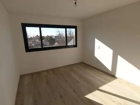 DEPARTAMENTO DE 2 AMBIENTES AL FRENTE CON BALCÓN DECATEGORIA