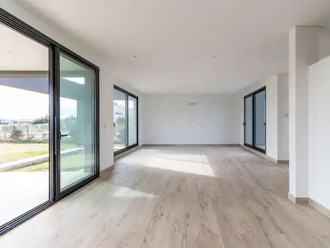 Casa 5 ambientes con 3 baños