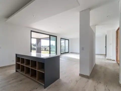 Casa en Venta con 4 cocheras