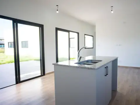 Casa 5 ambientes con 2 baños