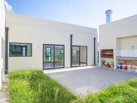 Venta de Casa 5 ambientes a estrenar en Prados del Oeste 1-B, Casa Lote 235, Moreno