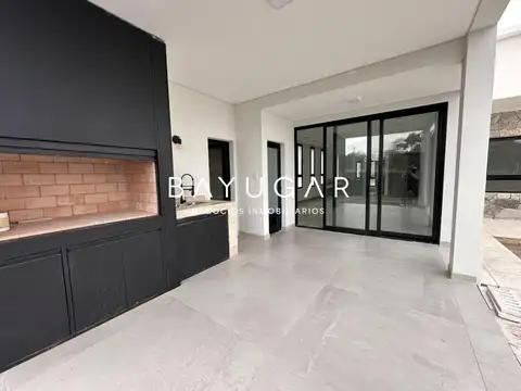 Casa en Venta con 6 cocheras