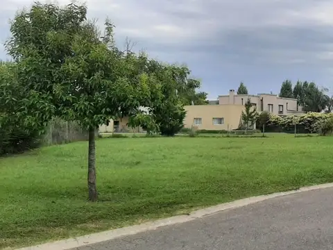 Venta Lote en barrio El Cantón Norte