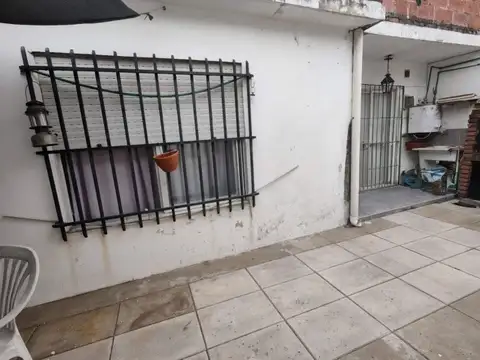 Parana 1445 , Piso 0