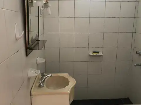 TIPO CASA AL FRENTE CON ENTRADA PARA AUTO 100 m2