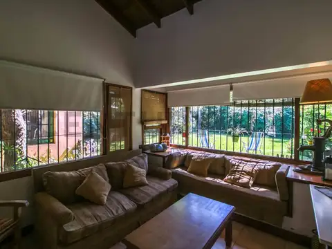 Casa 5 ambientes con 2 baños