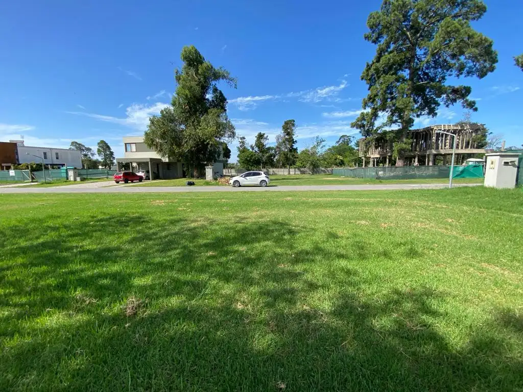 Terreno - 779  m² Total | 779  m² Construible | Norte