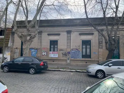 CASONA AL FRENTE CONSTRUIDA SOBRE UN LOTE DE 260 MTS.2,**Pringles 87, Temperley Oeste**