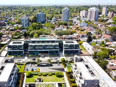 Venta departamento en dúplex de 3 ambientes con jardín y parrilla