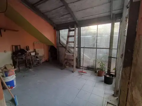 Casa 5 ambientes en venta  Boulogne con 2 locales