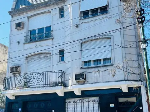 AV. H. YRIGOYEN al 8600