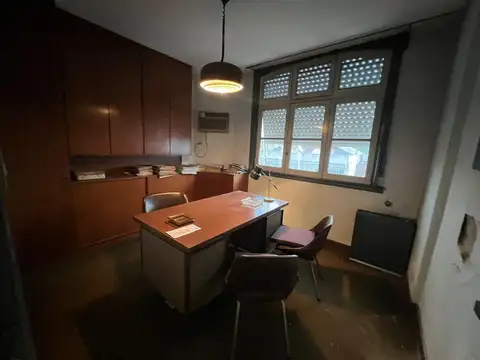 AV. H. YRIGOYEN al 8600