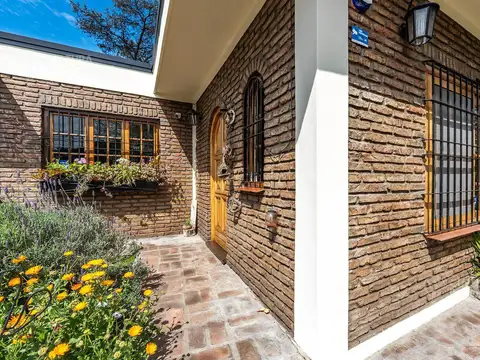 Casa en Venta con 1 cochera
