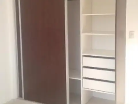 VENTA DE DEPARTAMENTO DE 3 AMBIENTES   AL FRENTE CON BALCON  