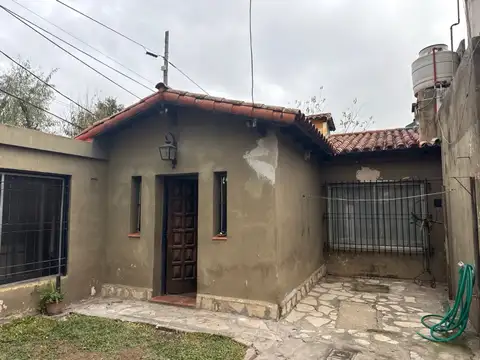 Casa en Alquiler con 1 cochera
