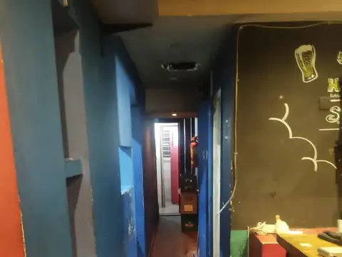 Excelente local comercial vacío en Marcelo T. de Alvear para Alquilar