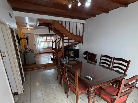 Casa 5 ambientes con 3 baños
