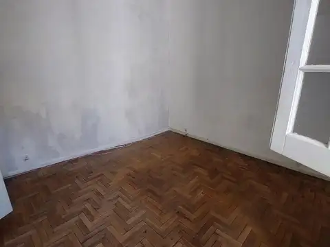 PH DE 3 AMBIENTES CON TERRAZA PROPIA. 2° PISO POR ESCALERA. EXCELENTE UBICACIÓN. ANTIGUO