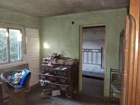 Casa a refaccionar en venta en Parque Peró