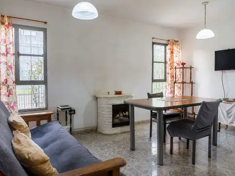 Casa dúplex 4 dormitorios venta, La Plata, quincho