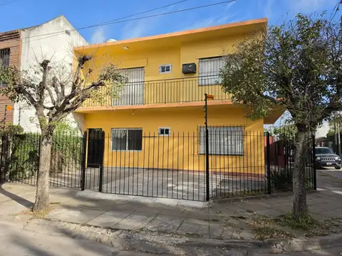 Departamento planta alta con 2 amplios dormitorios