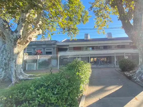 3 dormitorios, patio y cochera en VENTA, Alberdi