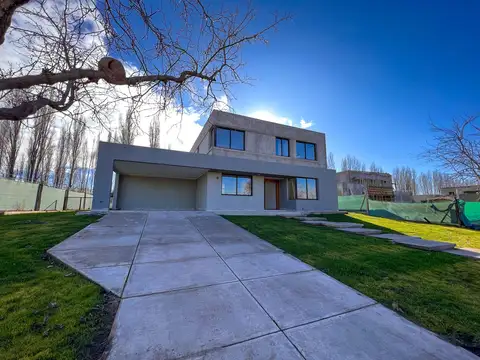 CASA EN VENTA BARRIO PRIVADO LA VACHERIE MAIPU 