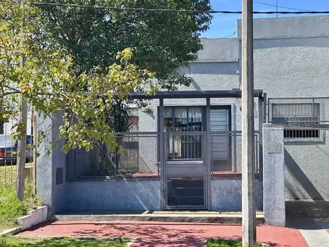Casa con patio, parrillero y gran potencial