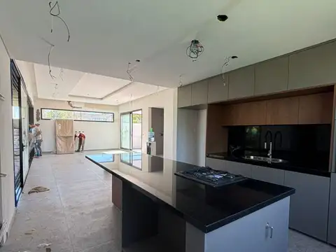 Casa 4 ambientes con 3 baños