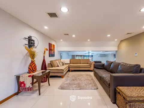 VENTA | PERMUTA - Casa de 3 dormis, comodín, y cochera doble. Arroyito, Rosario - APTO CRÉDITO.