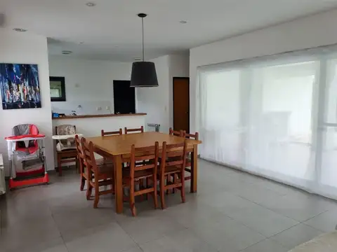 Casa en Alquiler en Ezeiza, USD 1.400