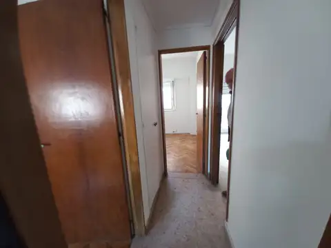 Departamento de 3 ambientes en pleno centro de Flores. 73 M2