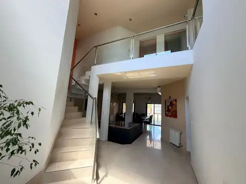 Casa en Venta en Rodeo del Medio, USD 320.000