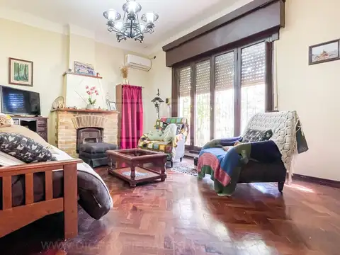 Felix de amador  al 2200, entre Gral. pacheco y Jose Maria Paz