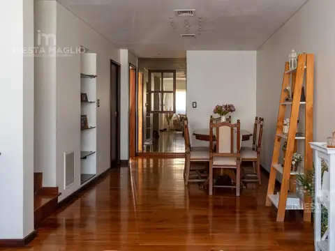 Depto Tipo Casa en Venta de 4 dormitorios