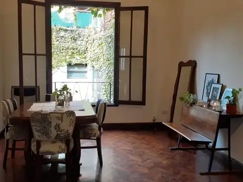 Hermoso 3 ambientes edificio de época con jardines apto créd