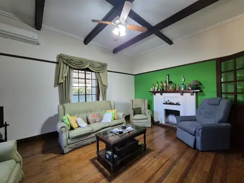 Casa 6 ambientes con 4 baños