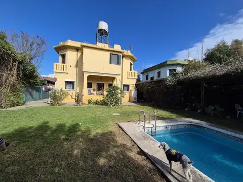 Venta casa 6 amb con pileta y quincho en Hurlingham