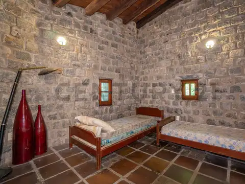 Casa 7 ambientes con 2 baños