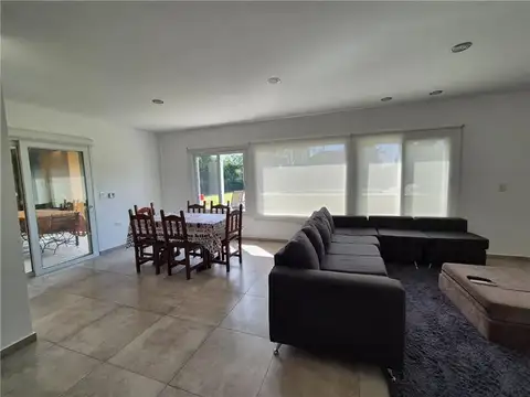Casa en Alquiler Temporal con 2 cocheras